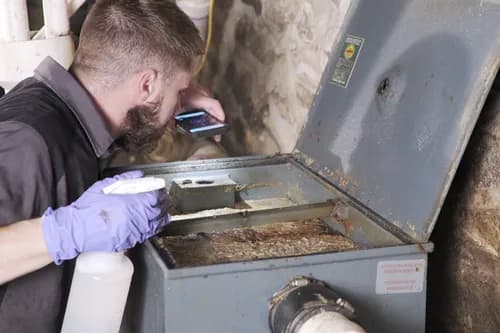 Grease Trap Cleaners and Oil Collector - Photo 4