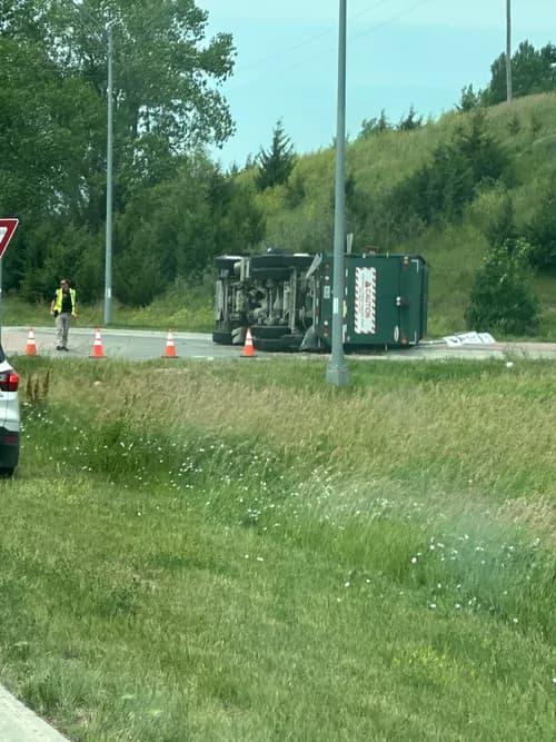 PAPILLION SANITATION - Photo 3